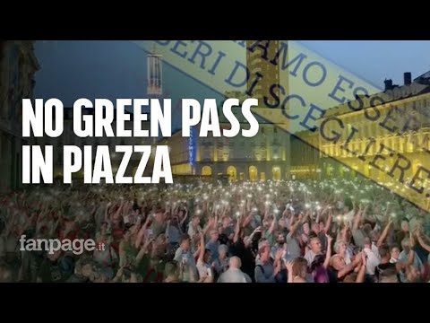 Green Pass, in migliaia protestano in piazza a Torino: "Discriminatorio contro i non vaccinati"