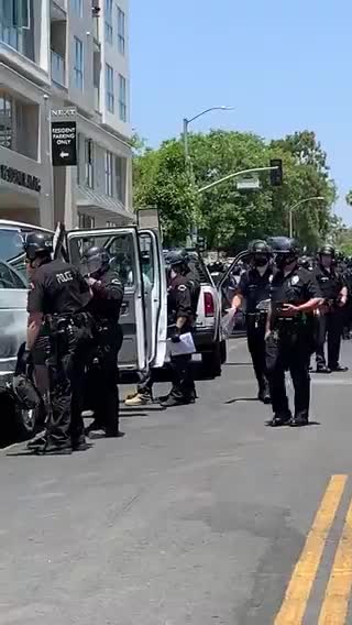 ?La Polizia di Los Angeles arresta pedofili trans a Wi Spa!!