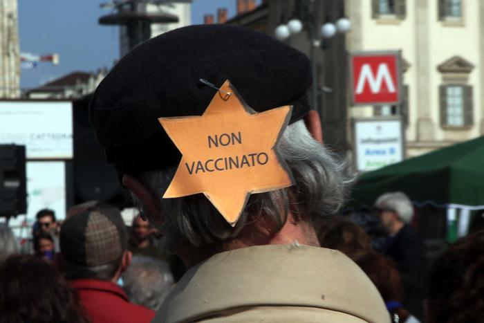 Segre: 'una follia paragonare i vaccini alla Shoah' - Cronaca - ANSA