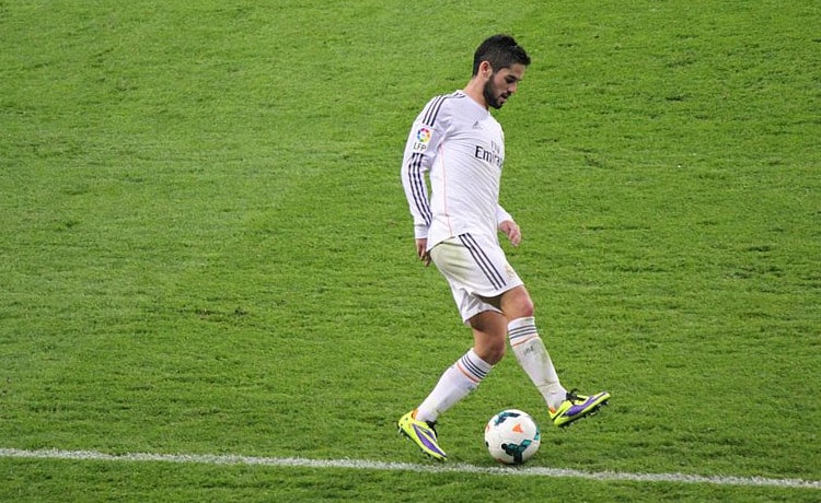 Real Madrid, febbre e raffreddore dopo il vaccino: Isco lascia l'allenamento