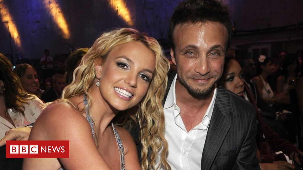 Britney Spears' manager resigns after 25 years - BBC News