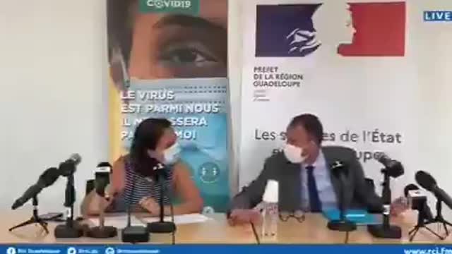 Conferenza stampa del Prefetto di Guadalupa, i microfoni aperti hanno registrato la discussione.???