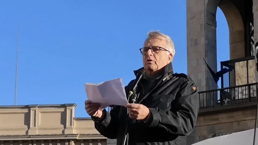 Prof. Contri Alla manifestazione per la pace in piazza Duomo a Milano - sabato, 25 marzo 2023 - PeerTube.it