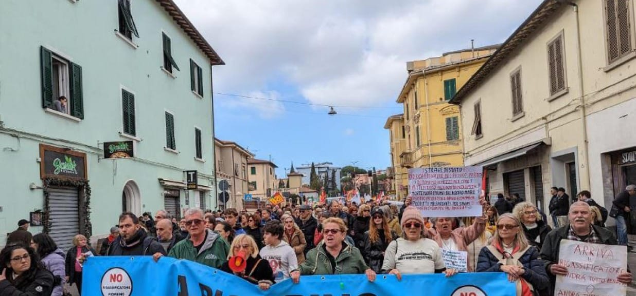 Il rigassificatore di Piombino, emblema delle menzogne sull’emergenza energetica - L'Espresso