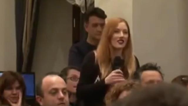 Il lecca-culo Enrico Mentana fa la morale agli studenti di Perugia