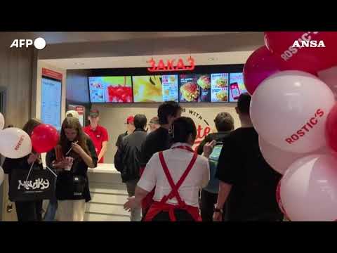 La Russia rimpiazza Kfc, inaugurato a Mosca il primo ristorante di pollo fritto Rostic's