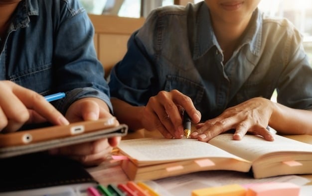 Libri scolastici rincarati del 4% e da ricomprare solo perchè la nuova edizione ha piccole aggiunte: per il Codacons è truffa, studenti in rivolta - Notizie Scuola