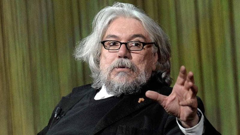 Le condizioni di Alessandro Meluzzi dopo l'intervento per l'ischemia: «Preghiamo, deve tornare a dirigere la difesa della verità» - Open