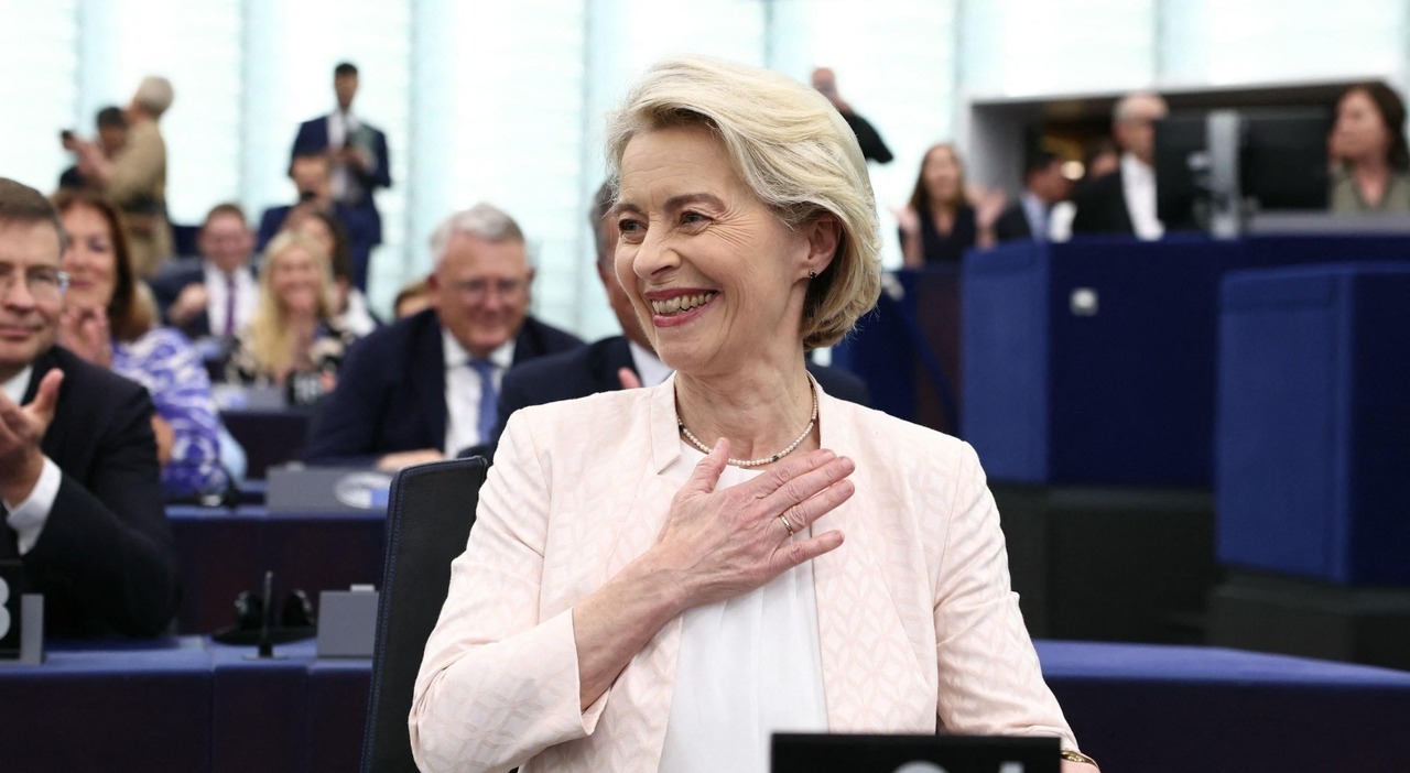 Von der Leyen rieletta presidente con 401 voti. Fdi ha votato contro, Fidanza: «Inascoltato messaggio elettori». Tajani si congratula: «Può sempre contare su Fi»